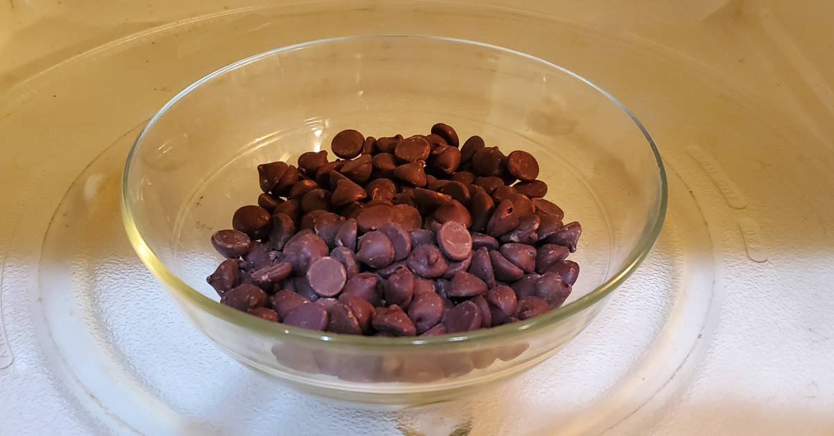 Chocolate custard dark chocolate chips in microwave